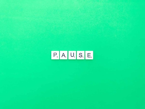 Comment intégrer des pauses actives dans une journée de travail sédentaire pour améliorer la santé?