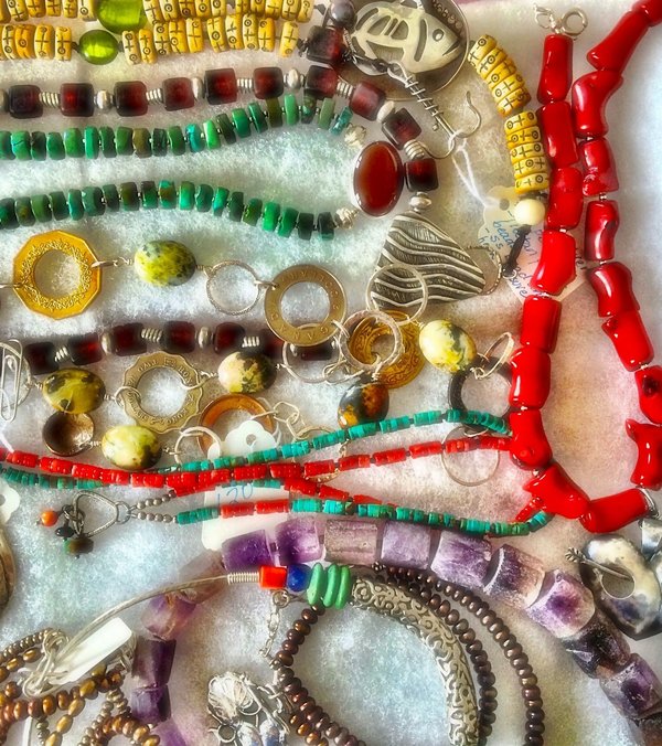 Comment choisir des bijoux en argent massif pour accompagner une tenue d'affaires?