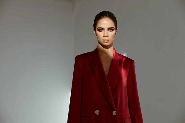 Comment intégrer des chaussettes en dentelle dans un look élégant pour une soirée d'été?